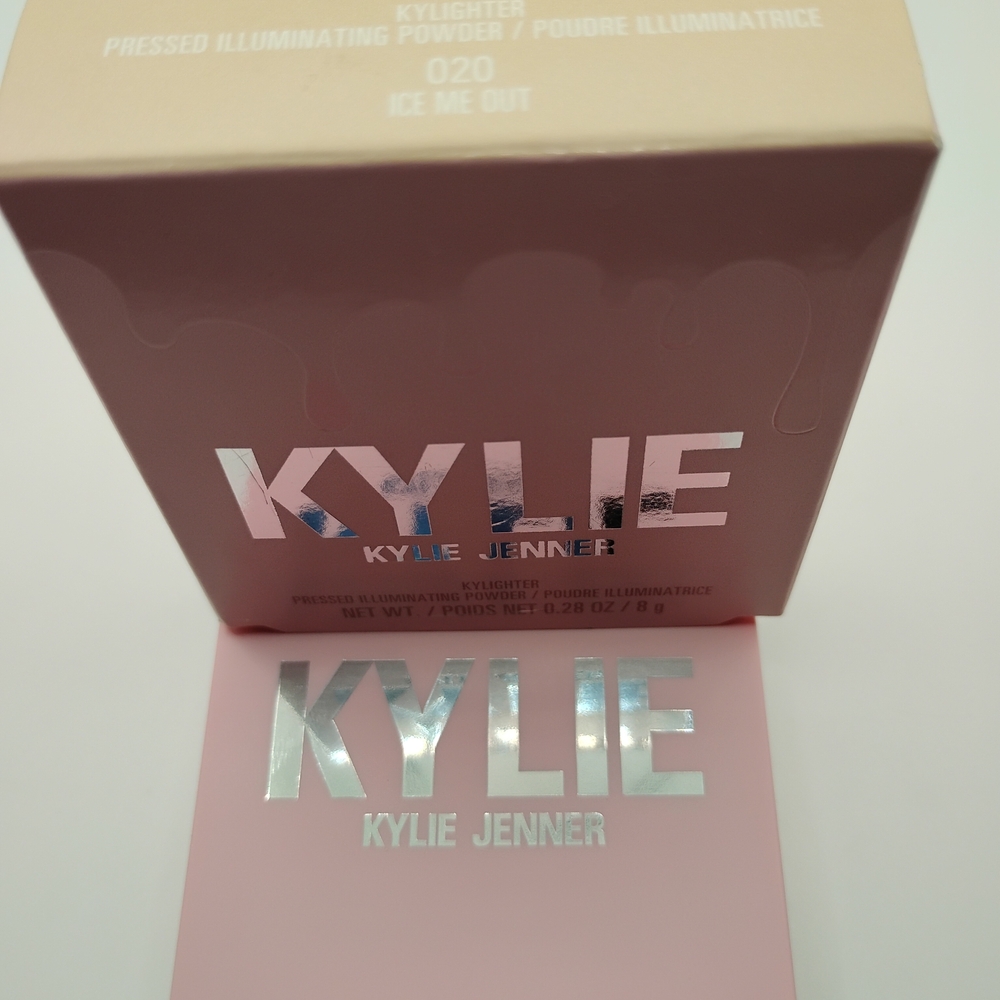 KYLIE Jenner Pressed Illuminating Kylighter- ICE ME OUT - Picture 4 of 9
